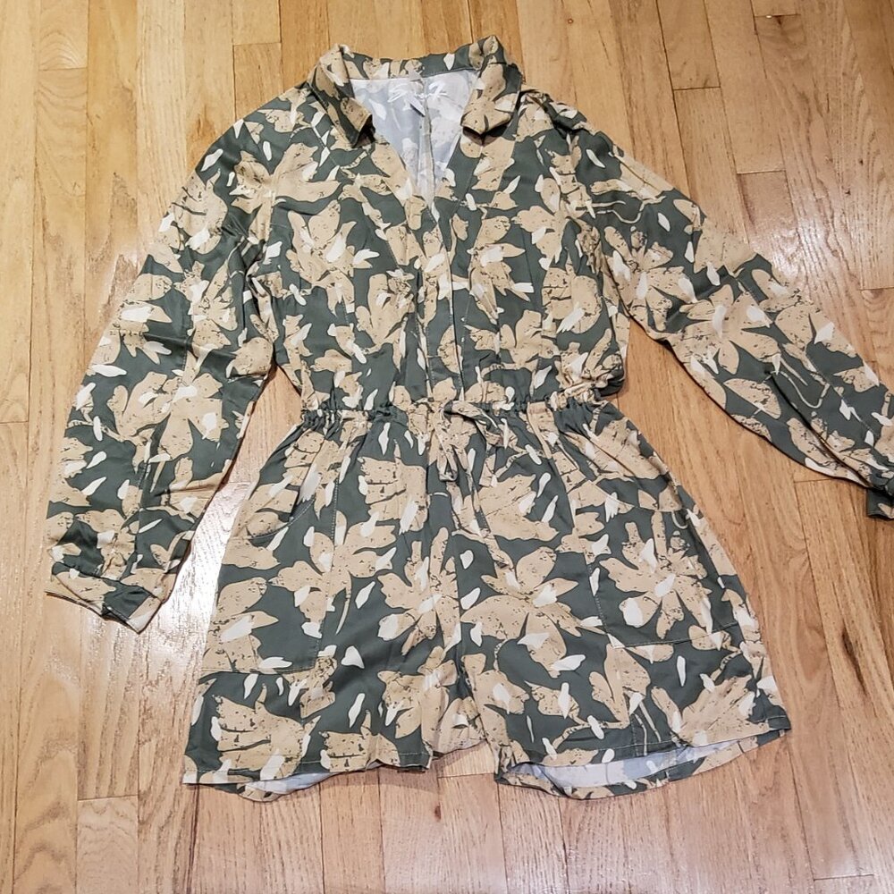 NWOT Sevens7 long sleeve Concrete Camouflage Jumpsuit Romper Size 4